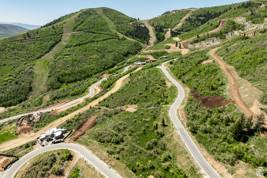Bird\'s eye view of a mountainous background