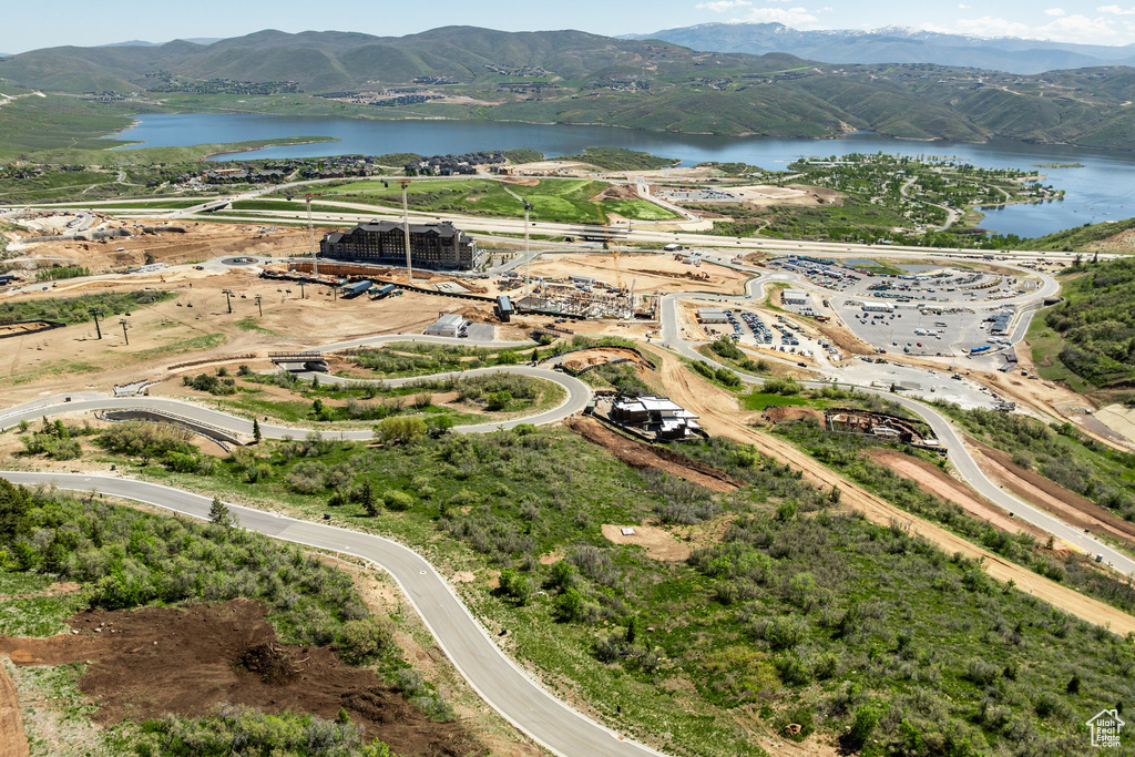 Bird\'s eye view of a water and mountain view