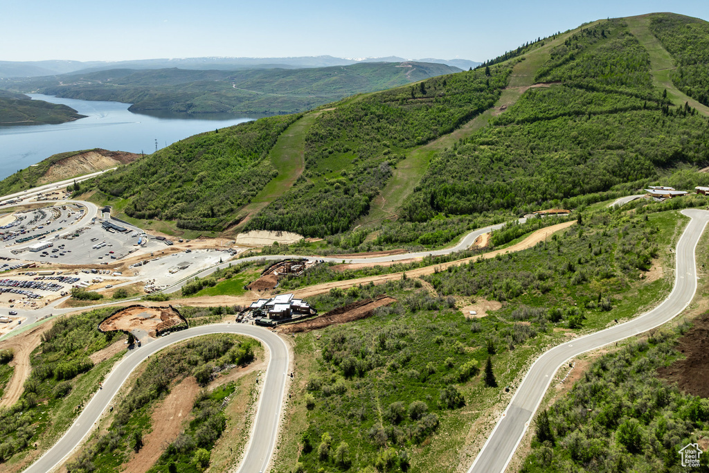 Bird\'s eye view of a water and mountain view