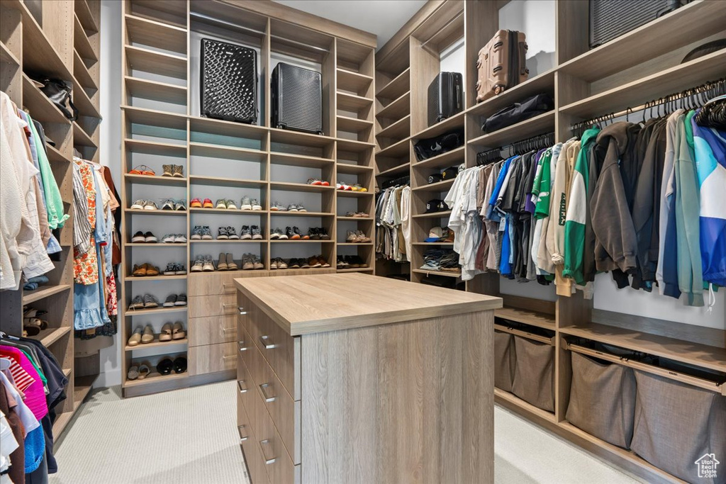 Walk in closet with carpet flooring