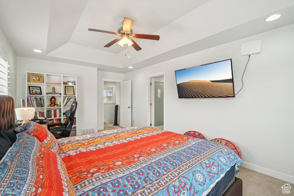 Bedroom featuring carpet flooring, a tray ceiling, baseboards, a ceiling fan, and recessed lighting
