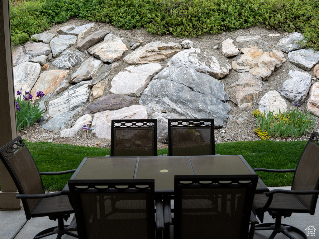 View of patio / terrace with outdoor dining space