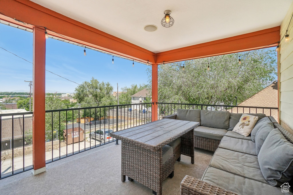 Balcony featuring outdoor lounge area