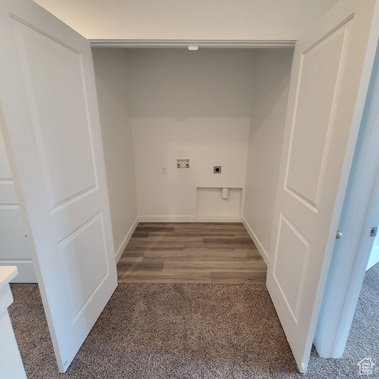 Washroom with electric dryer hookup, hookup for a washing machine, carpet, and baseboards
