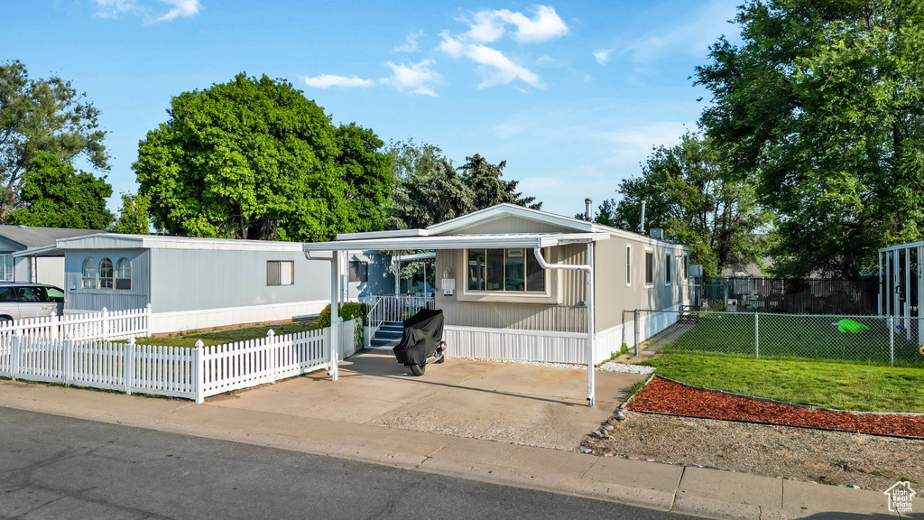 View of manufactured / mobile home