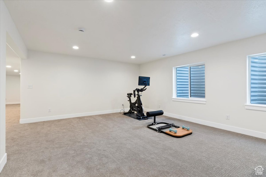 Exercise room with baseboards, carpet, and recessed lighting