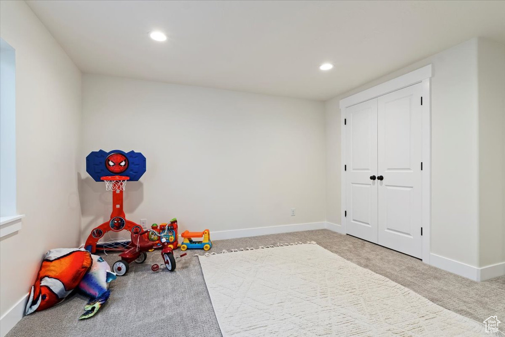 Playroom featuring carpet floors, recessed lighting, and baseboards