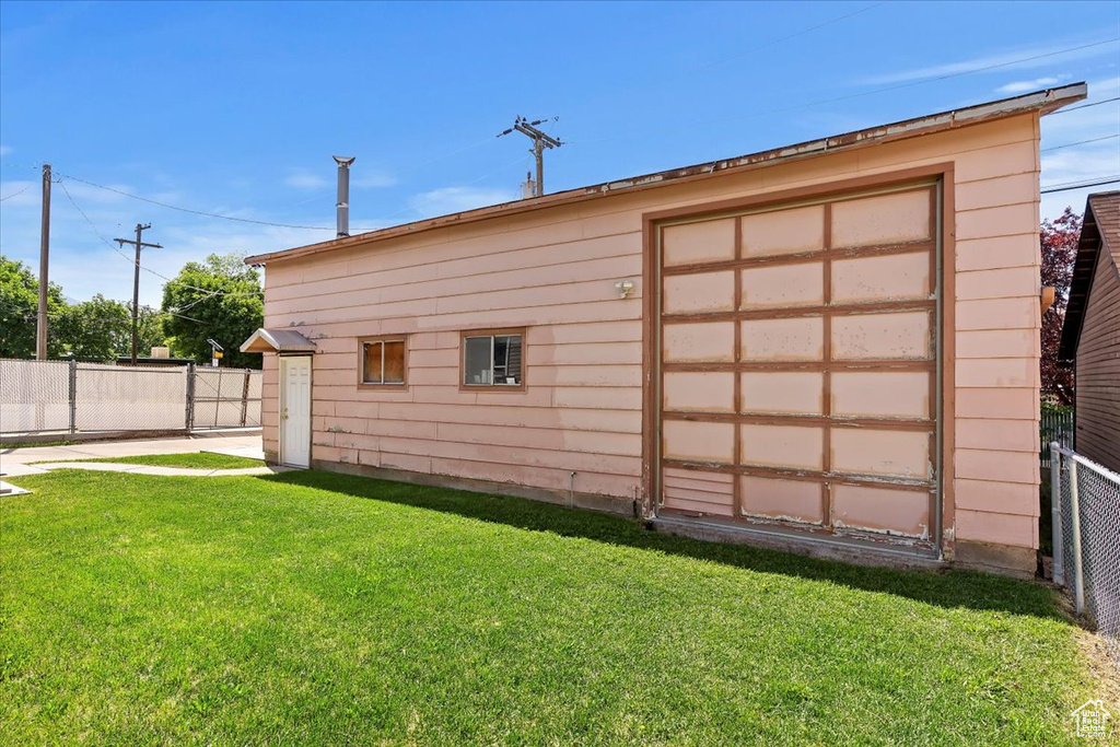 View of side of home