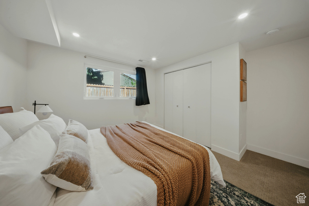Bedroom featuring baseboards, carpet floors, recessed lighting, and a closet
