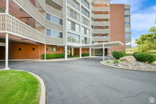 View of apartment building / complex