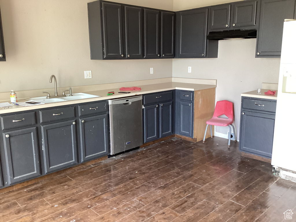 Kitchen with dishwasher, a sink, dark wood-style floors, under cabinet range hood, and white refrigerator with ice dispenser