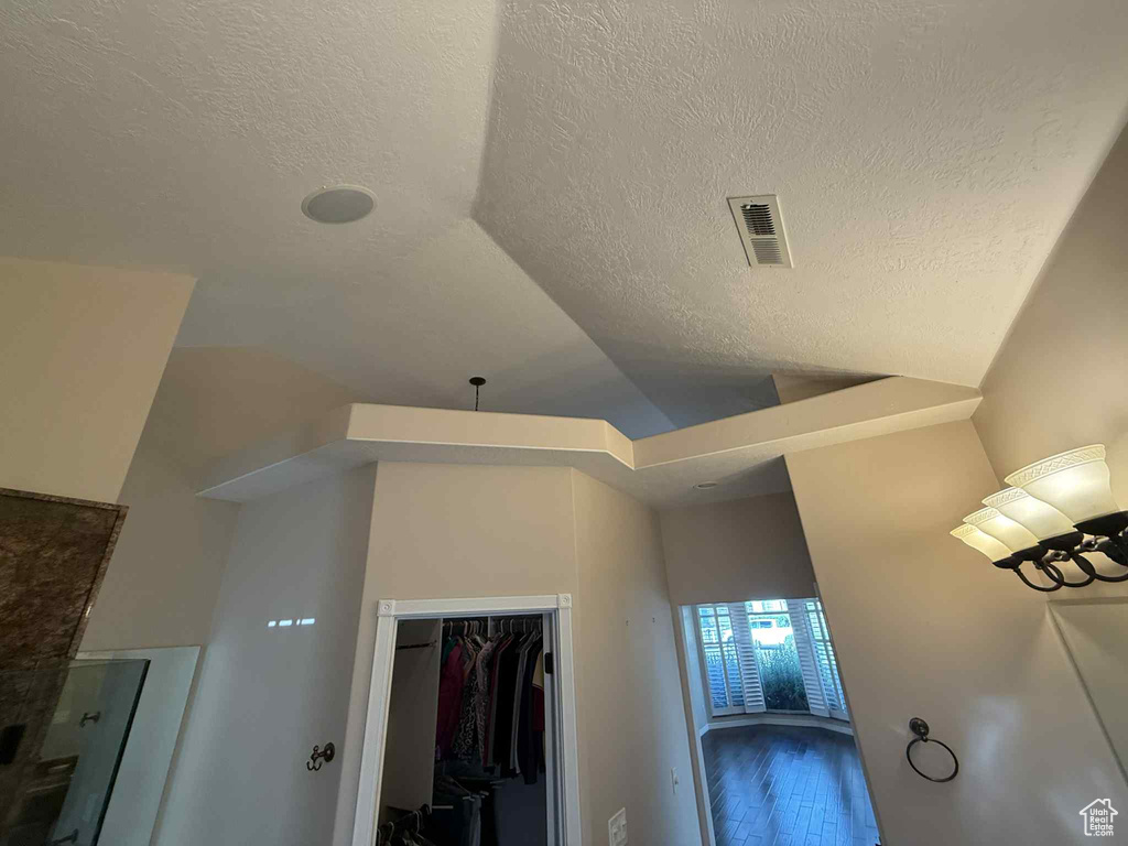 Detailed view of a textured ceiling