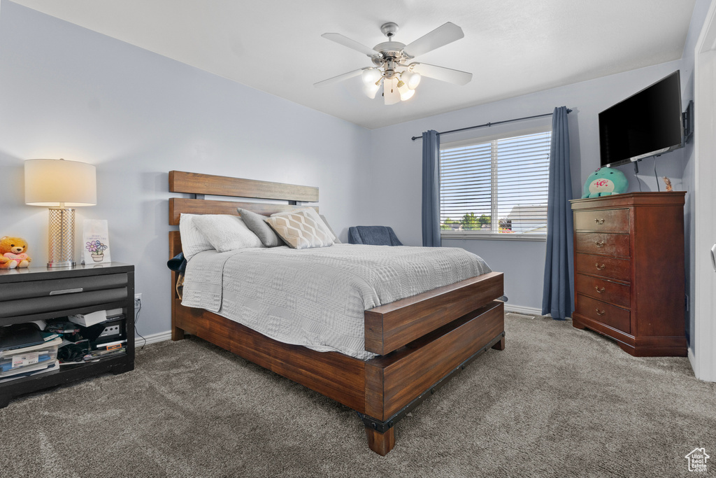 Bedroom featuring carpet flooring, baseboards, and ceiling fan
