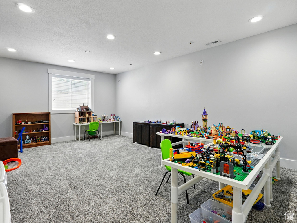 Recreation room featuring carpet flooring, recessed lighting, and baseboards