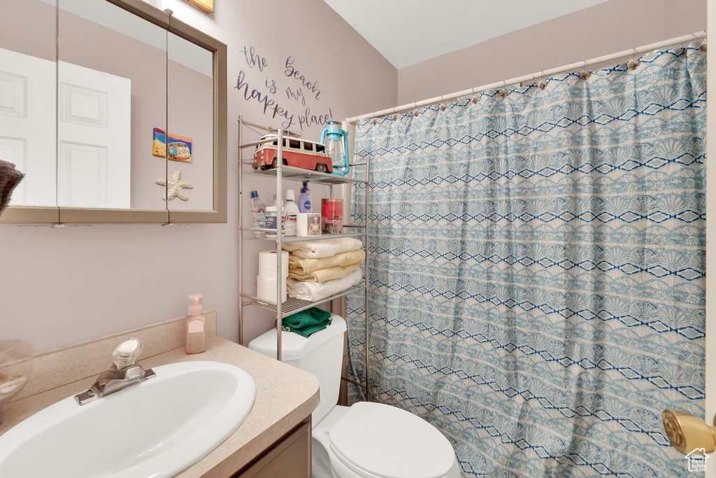 Full bath featuring vanity, toilet, and a shower with curtain