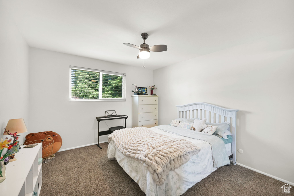 Bedroom featuring carpet floors, baseboards, and ceiling fan