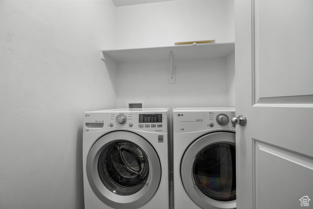 Laundry room with independent washer and dryer