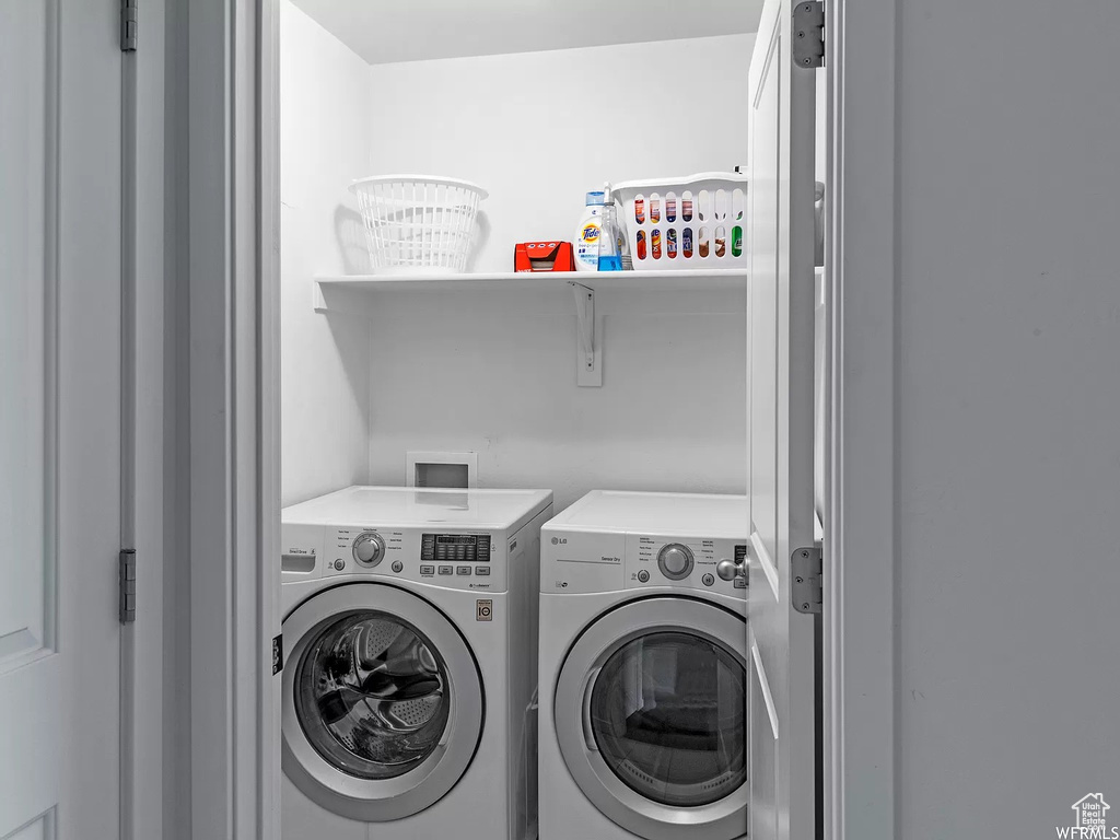 Washroom with washing machine and dryer