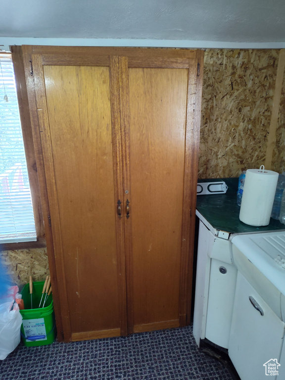 Washroom with washer and dryer