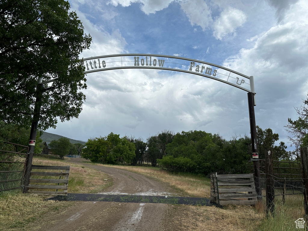 View of dirt / gravel road