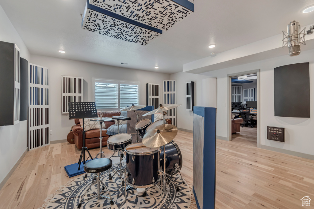 Sitting room with wood finished floors, recessed lighting, and a desk