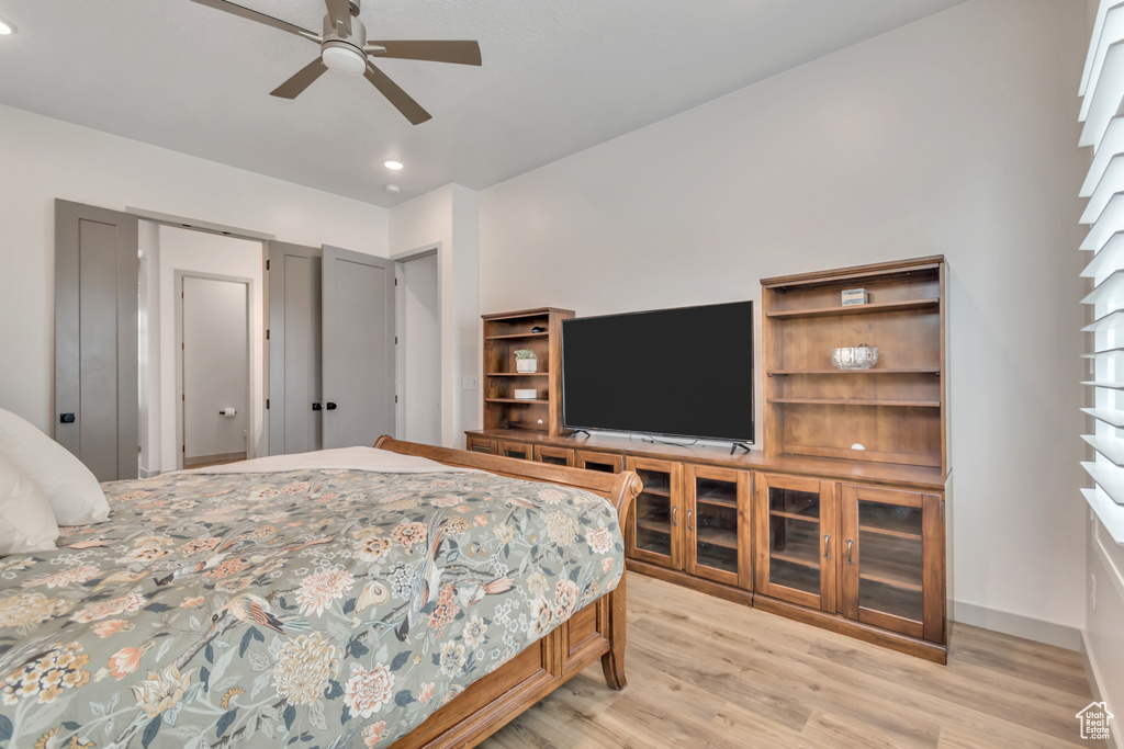 Bedroom featuring light wood-style flooring, recessed lighting, and ceiling fan
