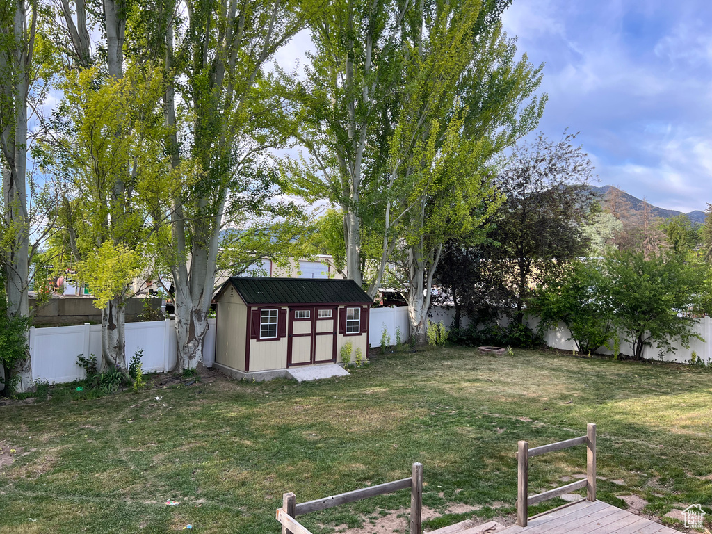 View of yard featuring a mountain view