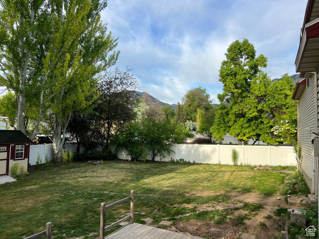 View of yard featuring a mountain view