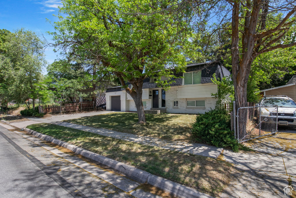 Tri-level home with a gate and driveway