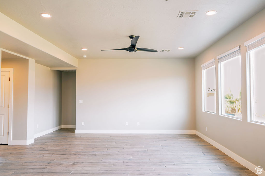 Unfurnished room featuring light wood-style floors, a ceiling fan, recessed lighting, and baseboards