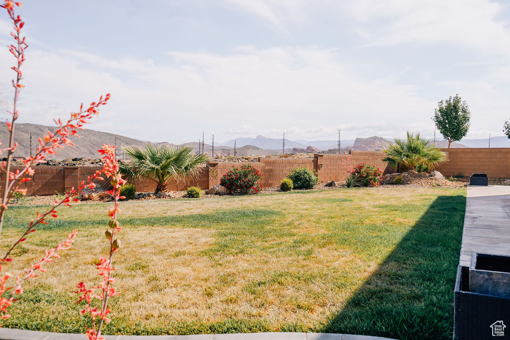 View of yard with a mountain view