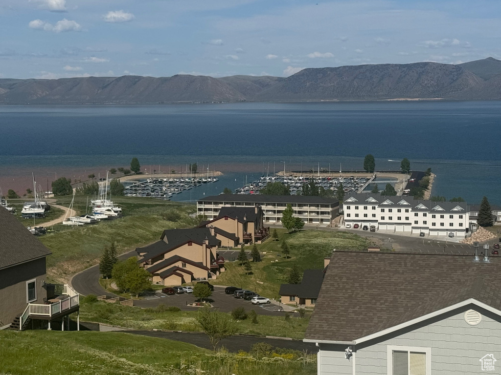 Bird\'s eye view of a water and mountain view