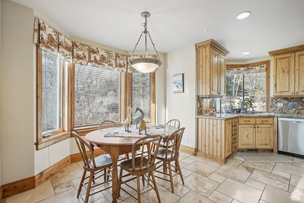 Dining room with baseboards and recessed lighting