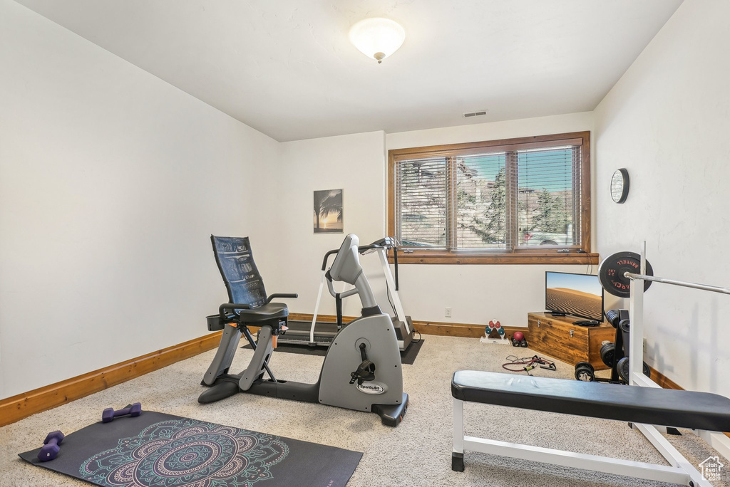 Exercise room with baseboards