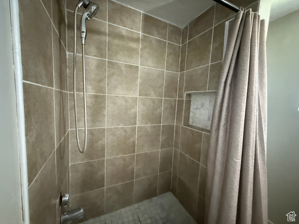 Full bathroom featuring tiled shower