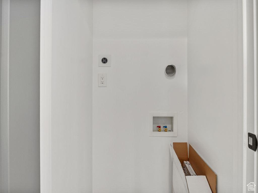 Laundry area featuring electric dryer hookup and hookup for a washing machine