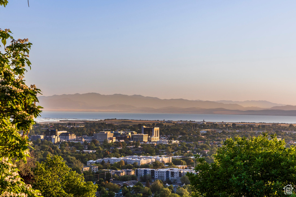 City view with a mountainous background