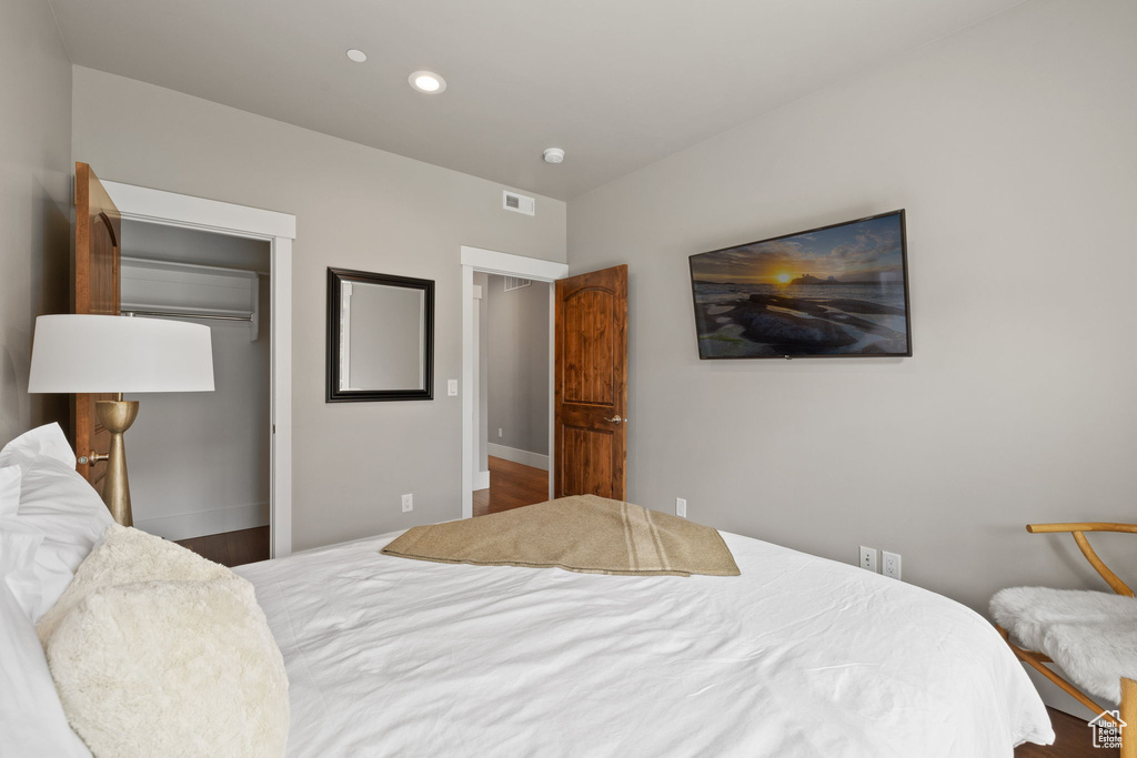 Bedroom with recessed lighting, a closet, and baseboards