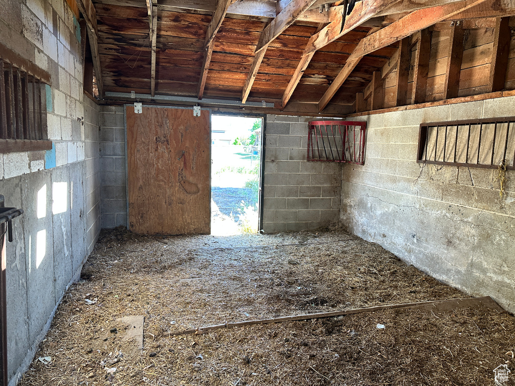 Misc room with lofted ceiling