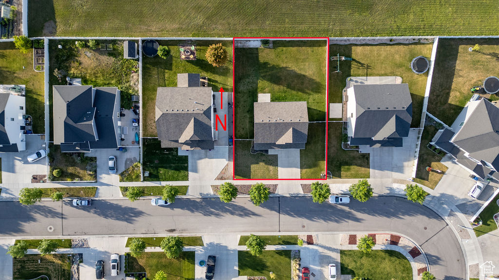 Aerial view of residential area featuring property parcel outlined