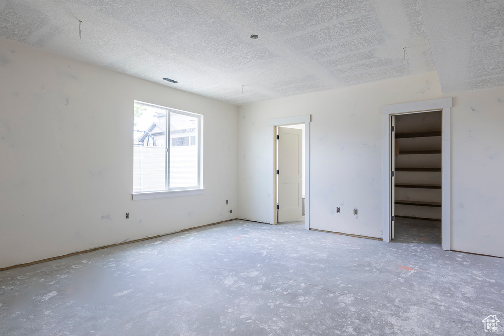 Spare room featuring a textured ceiling