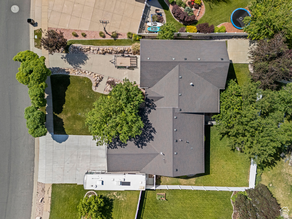 Aerial view of property and surrounding area