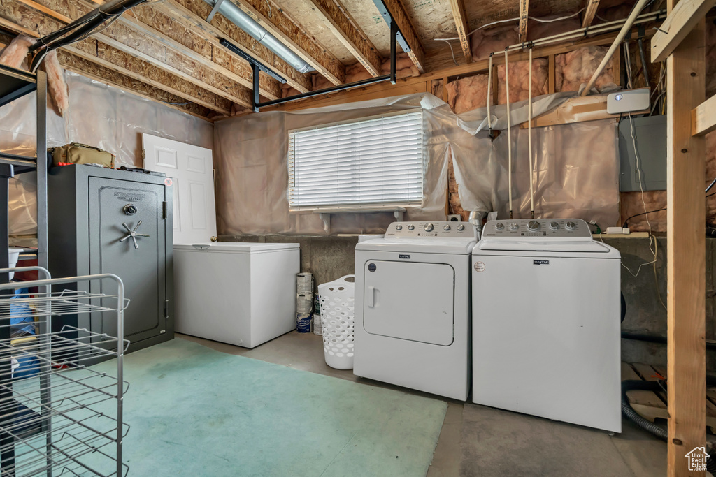 Laundry room featuring independent washer and dryer