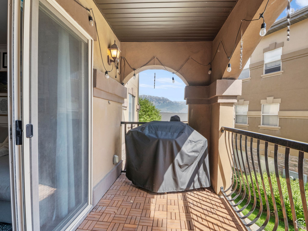 Balcony with area for grilling and a mountain view
