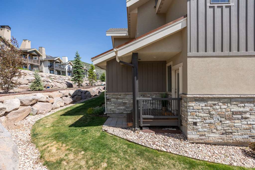 View of yard featuring a residential view