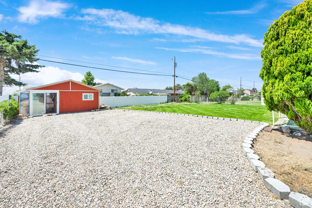 View of yard featuring an outdoor structure
