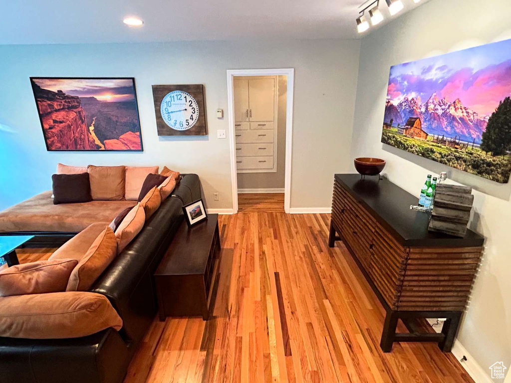Living room featuring light wood-style flooring, baseboards, and recessed lighting
