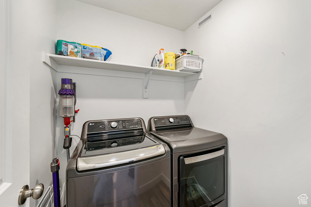 Laundry room with independent washer and dryer