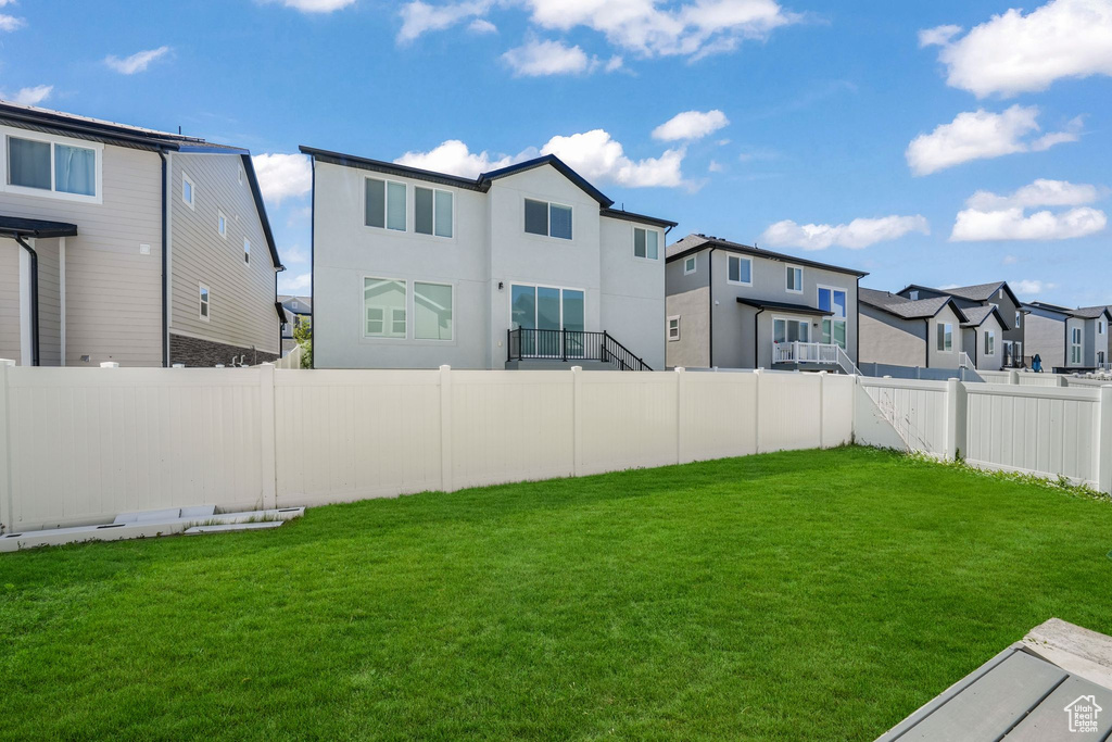 View of yard with a residential view