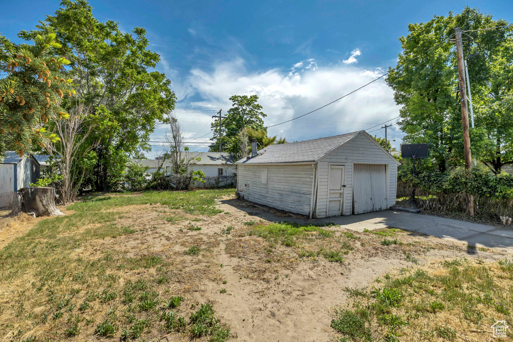View of yard featuring a garage